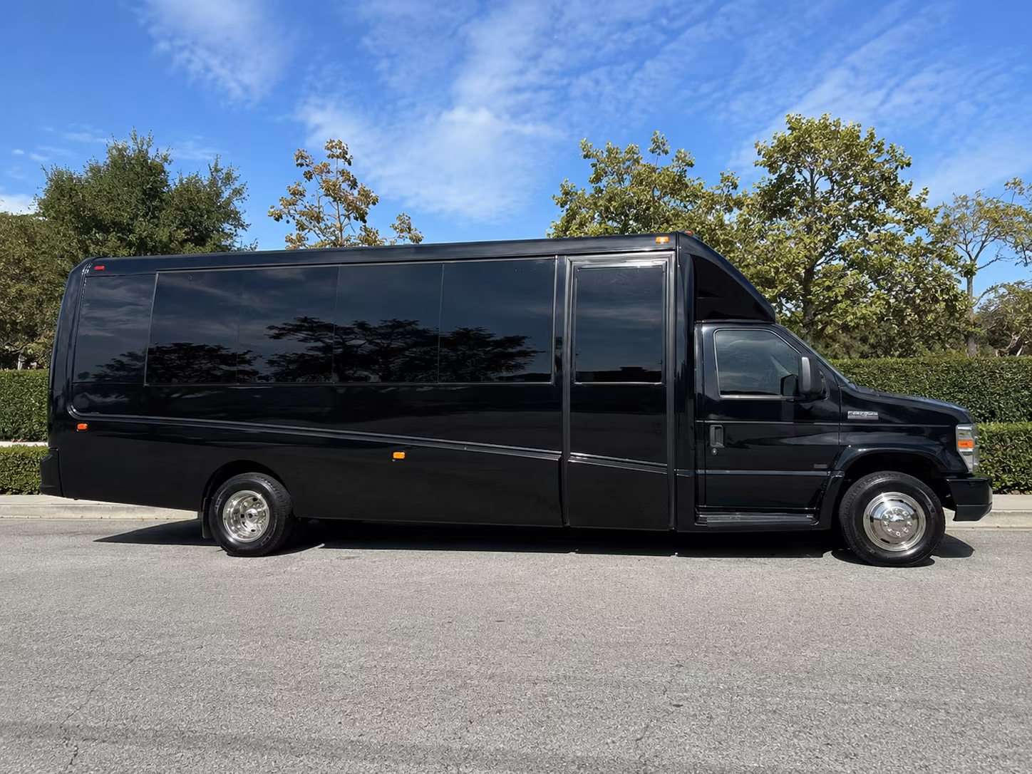 book a bus for your next wine tour 1