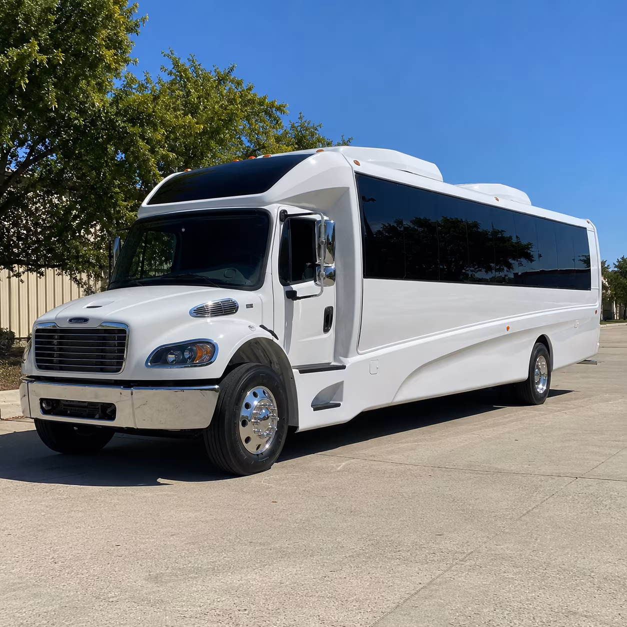 compton 18 passenger minibus