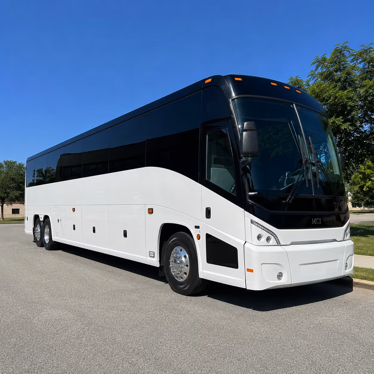 compton 40 passenger charter bus