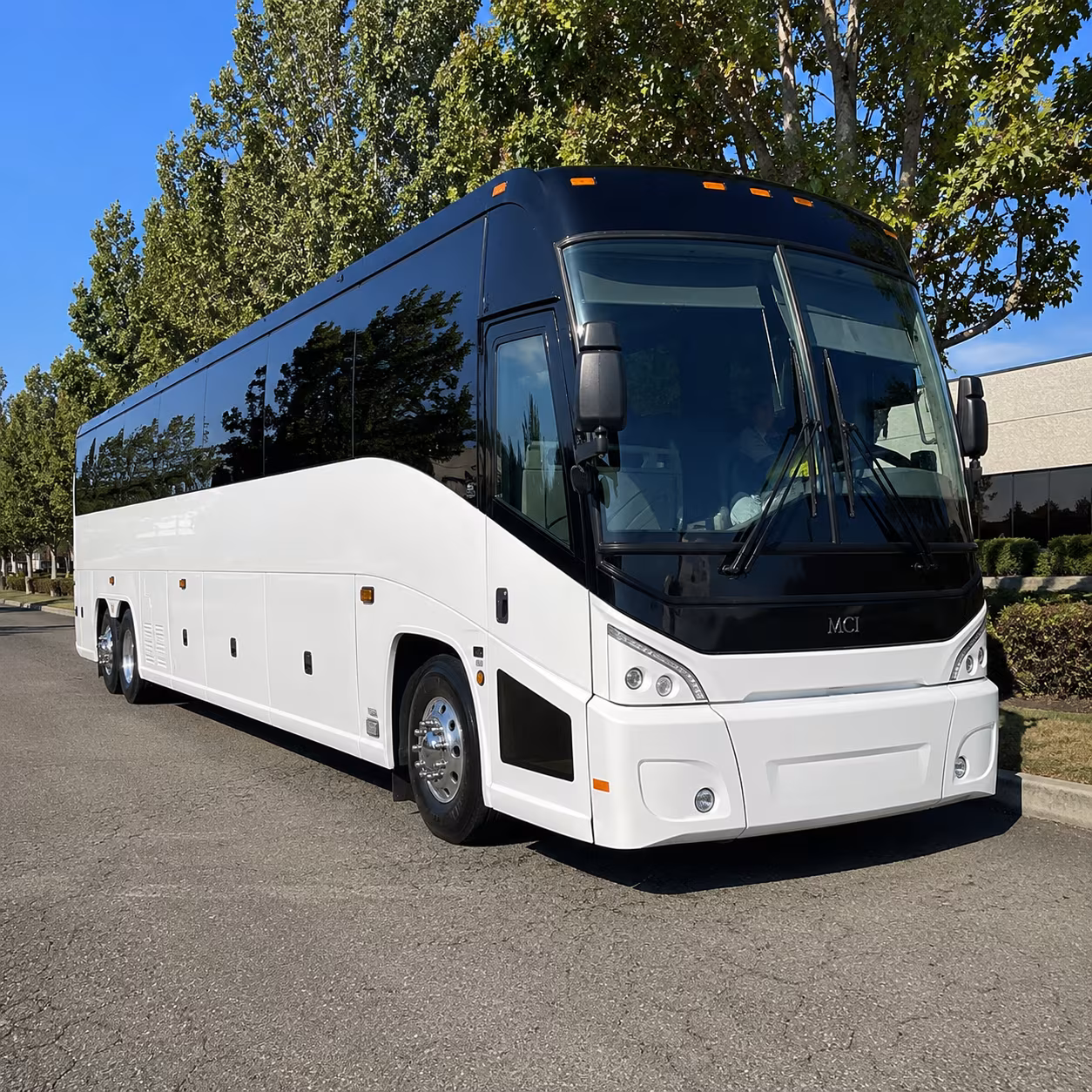 compton 50 passenger charter bus