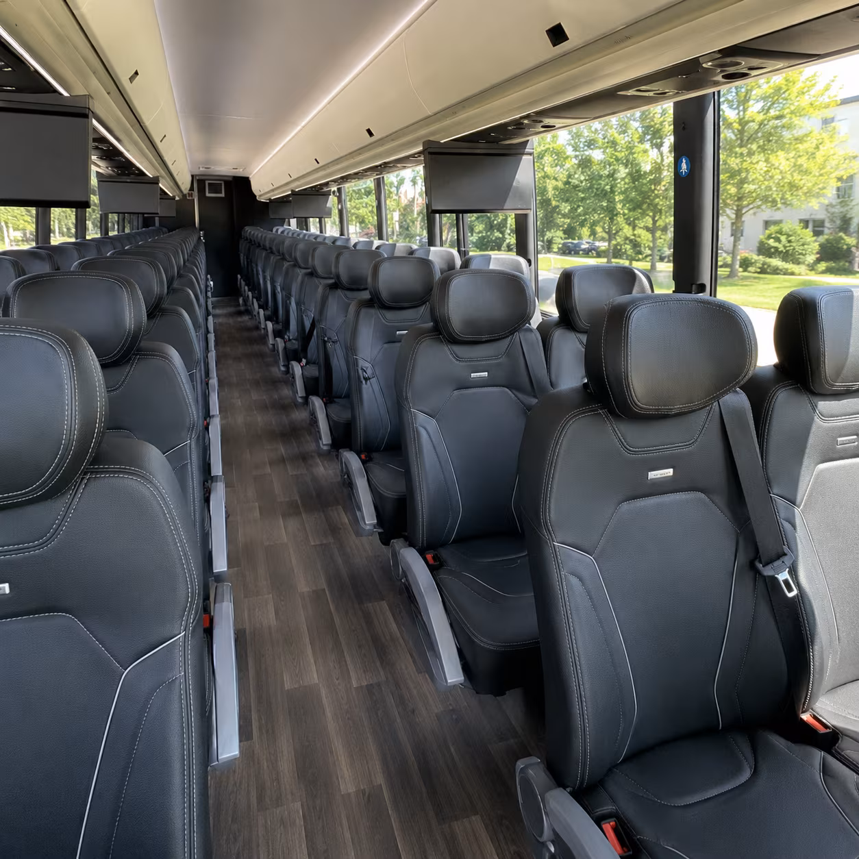 shuttle buses between compton hotels and the los angeles convention center